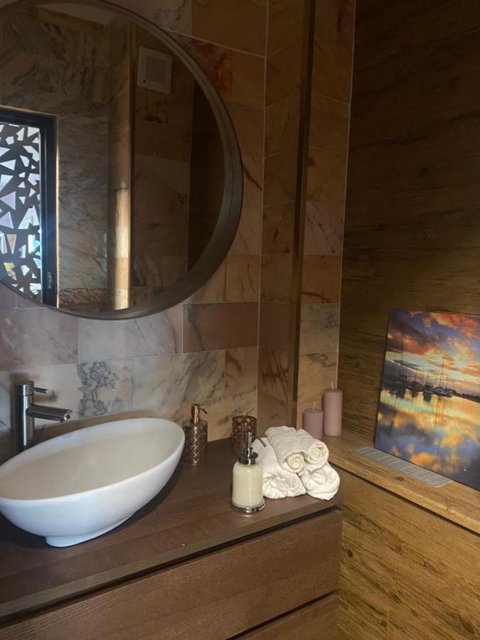 Victoriei Deluxe Suites ブカレスト エクステリア 写真