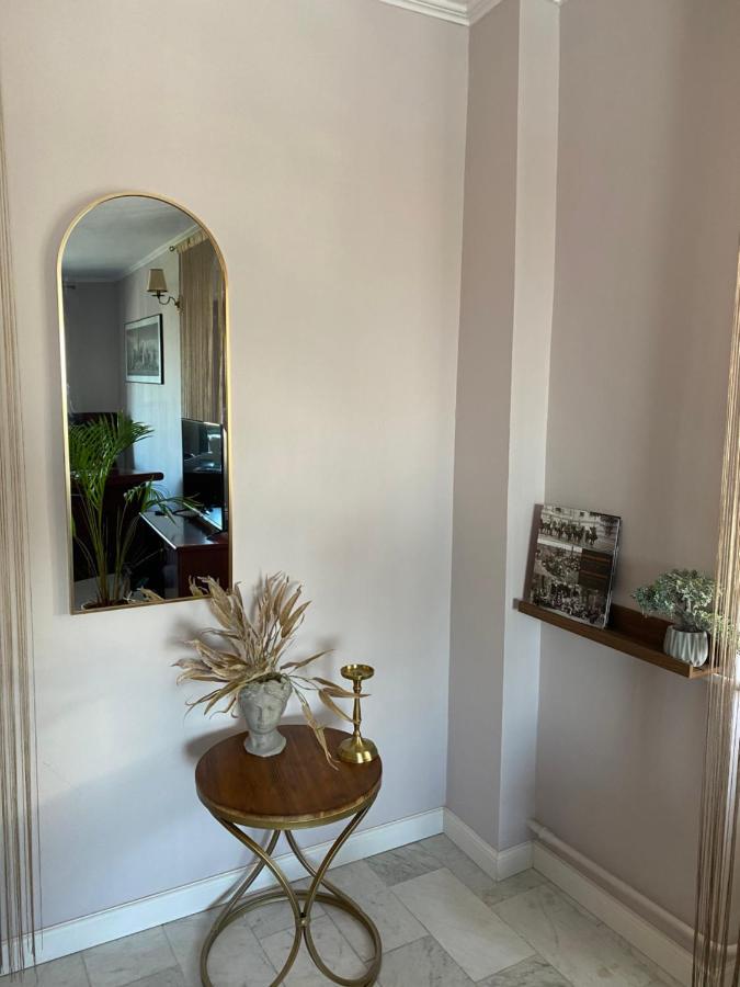 Victoriei Deluxe Suites ブカレスト エクステリア 写真
